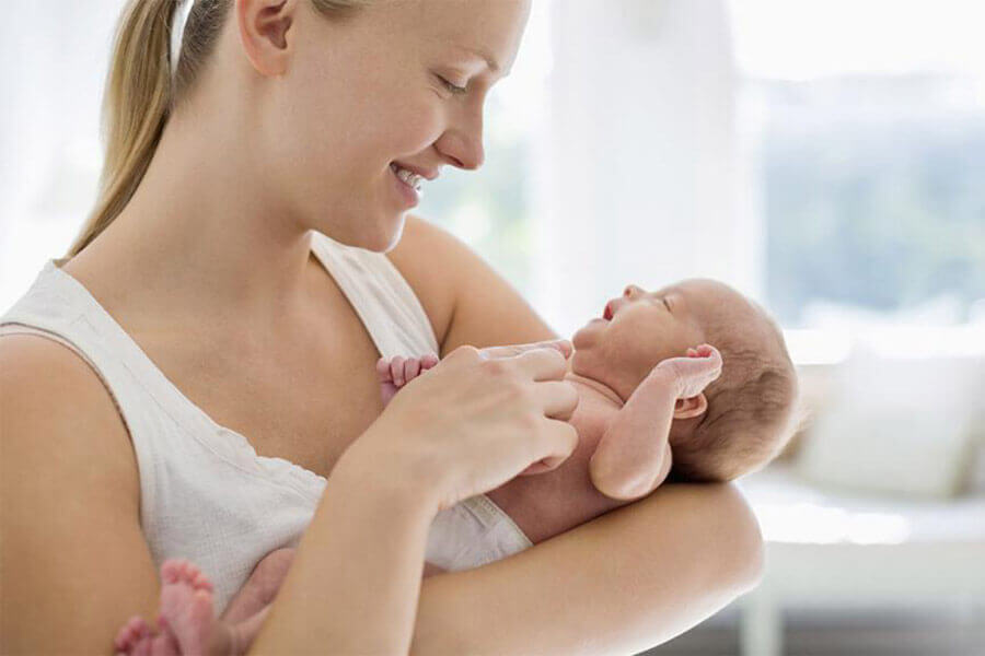 Как носить новорожденного?