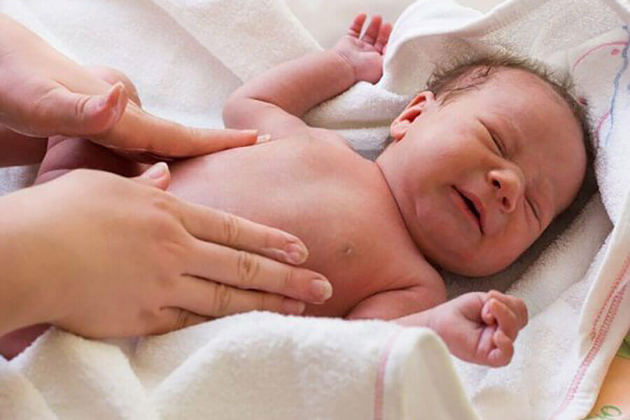 Колики у новорожденного