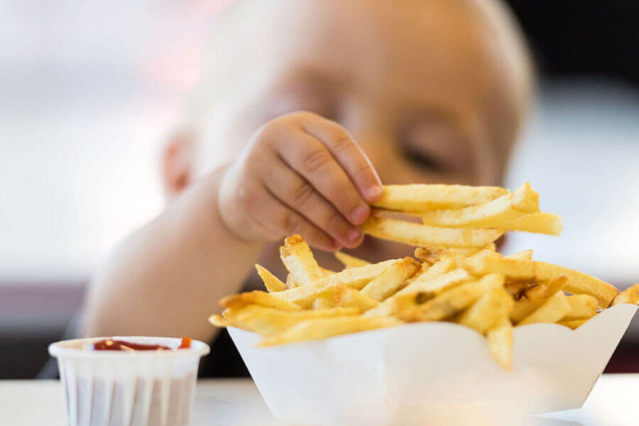 Ребенок и Фаст Фуд