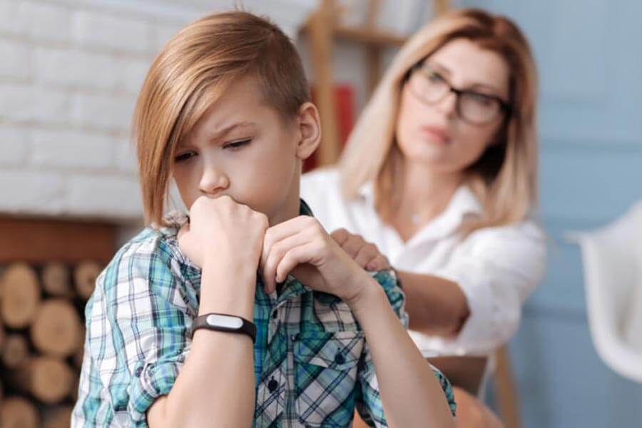 Ребенок не слушается маму