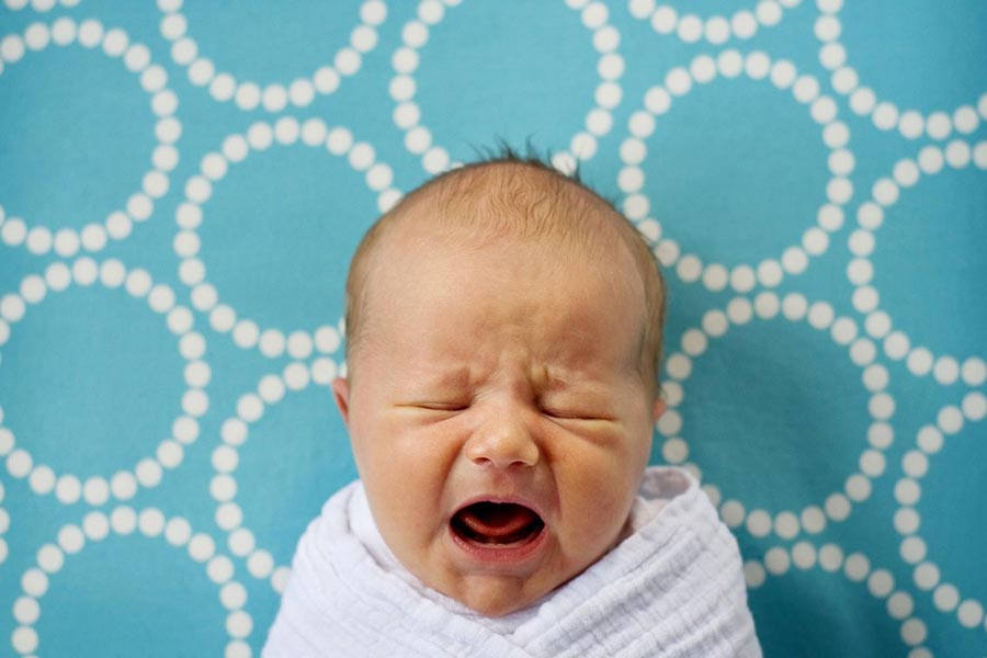 Ребенок плачет