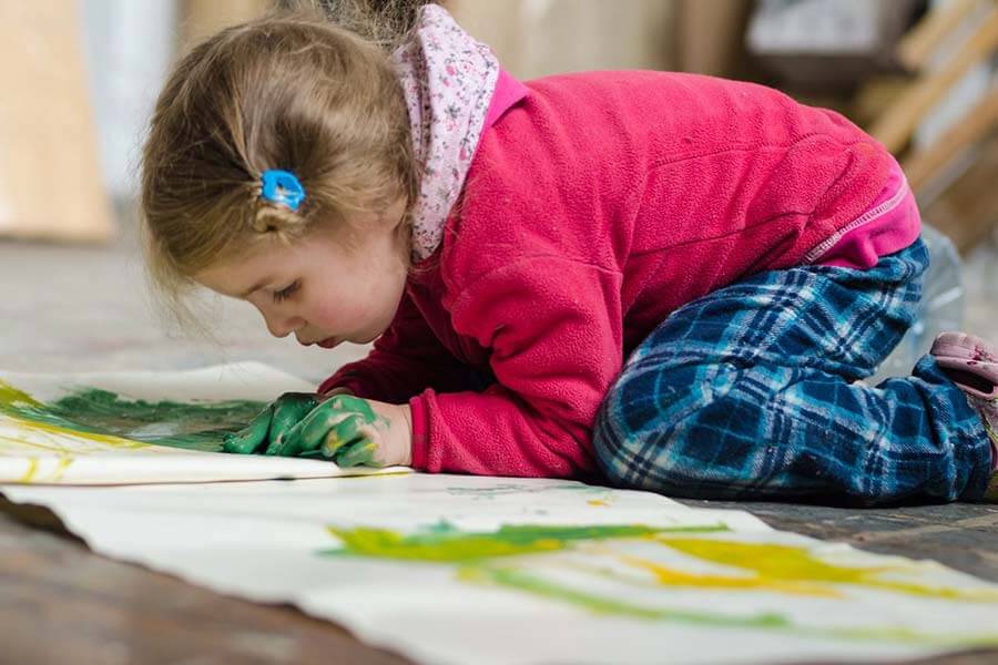 Дети рисуют