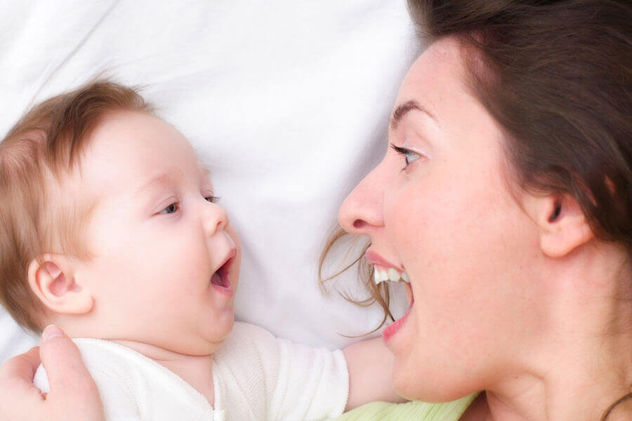 Ребенок учится разговаривать